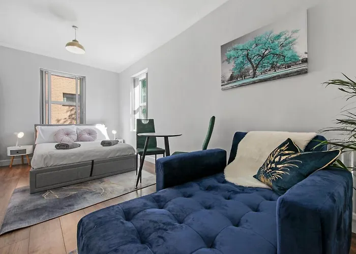 Stunning Studio Flat With Free On-Street Parking!