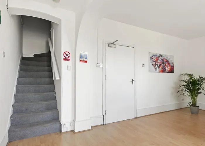 Stunning Studio Flat With Free On-Street Parking!