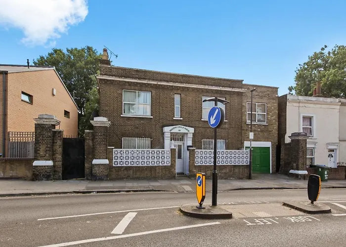 Stunning Studio Flat With Free On-Street Parking!