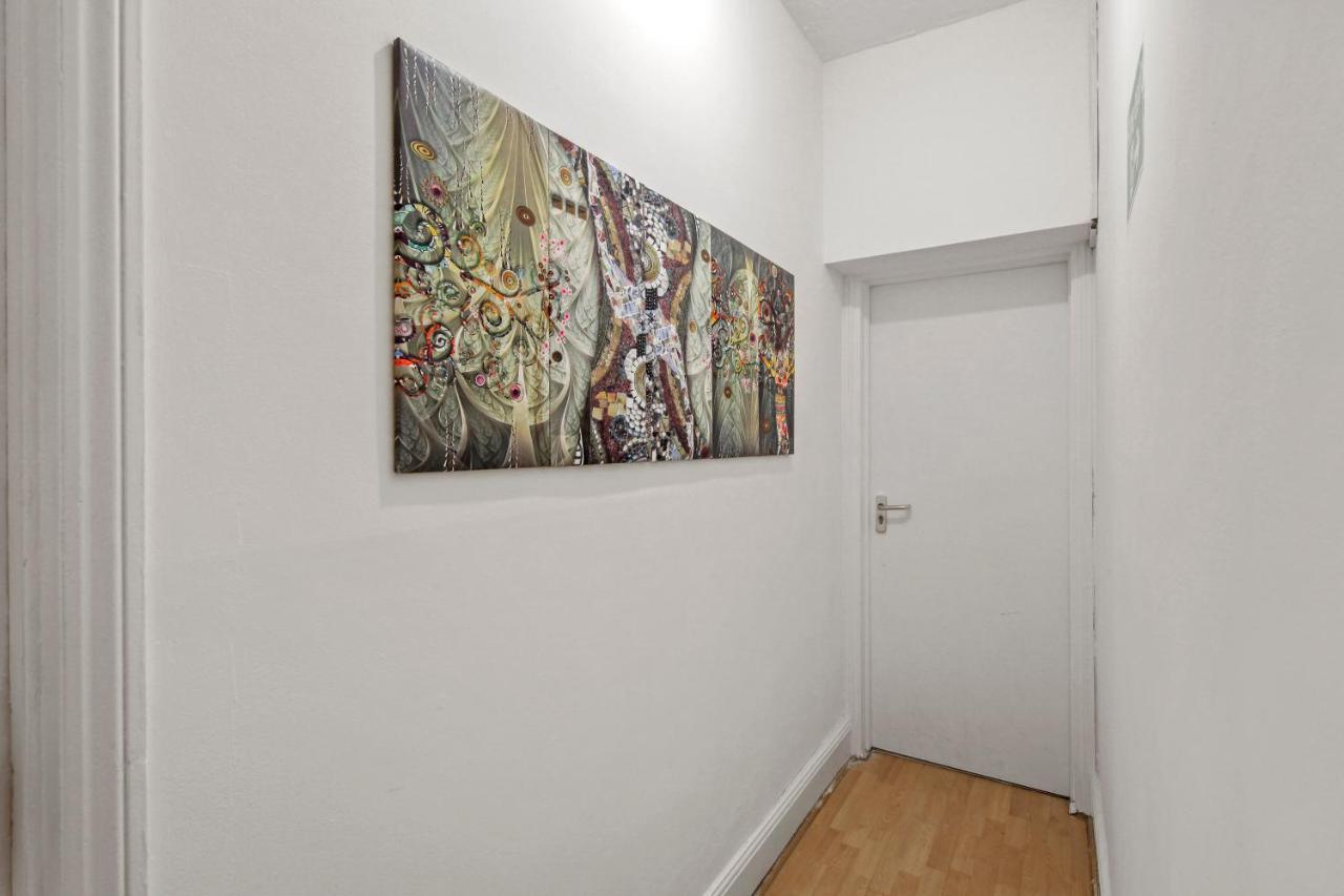 Stunning Flat With Free On-street Parking! *