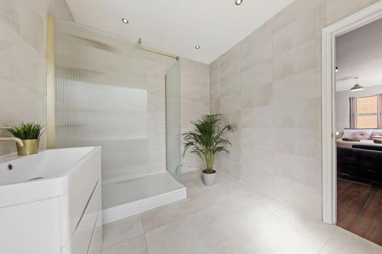 Stunning Flat With Free On-street Parking! Apartment *