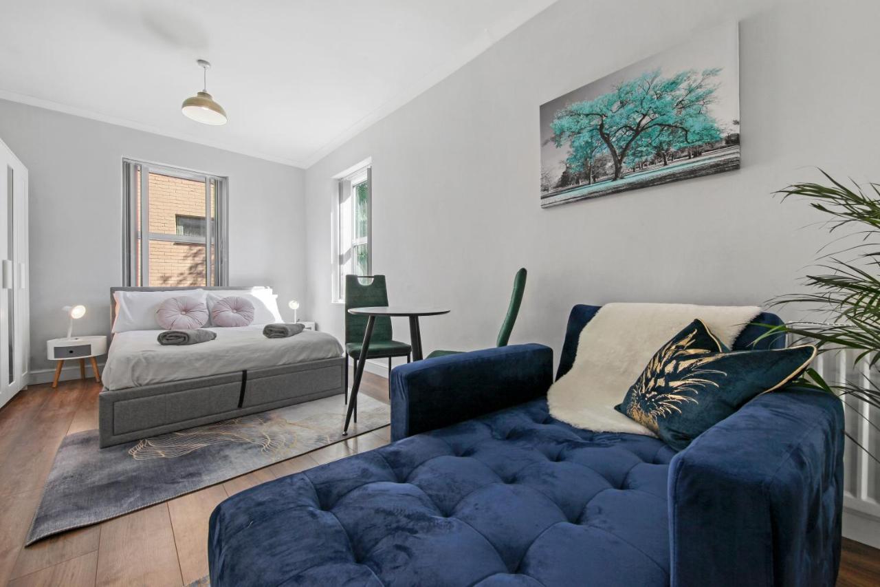 Stunning Flat With Free On-street Parking! Apartment