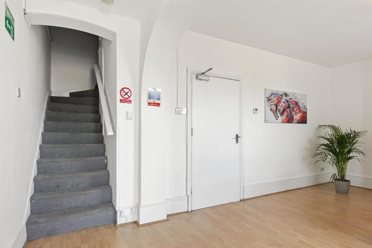 Stunning Flat With Free On-street Parking! Apartment *