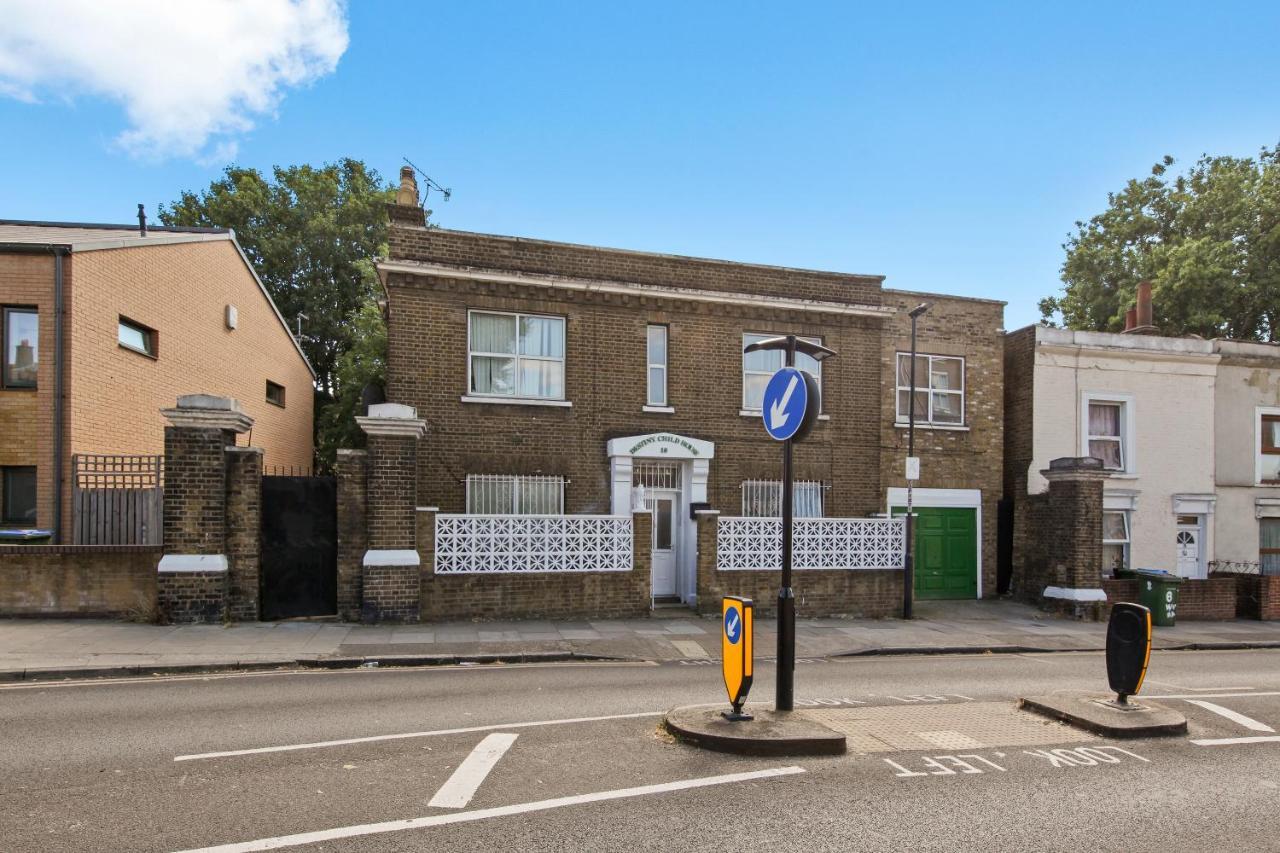 Apartment Stunning Flat With Free On-street Parking! *